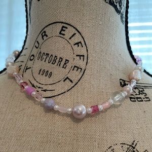 💕🌸 Vintage Beaded Pink Necklace